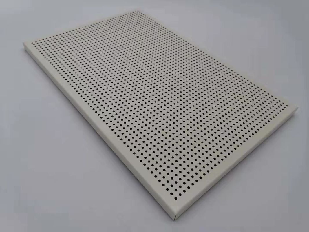 Il colore bianco ha perforato il pannello composito di alluminio 2000x10000mm per i soffitti