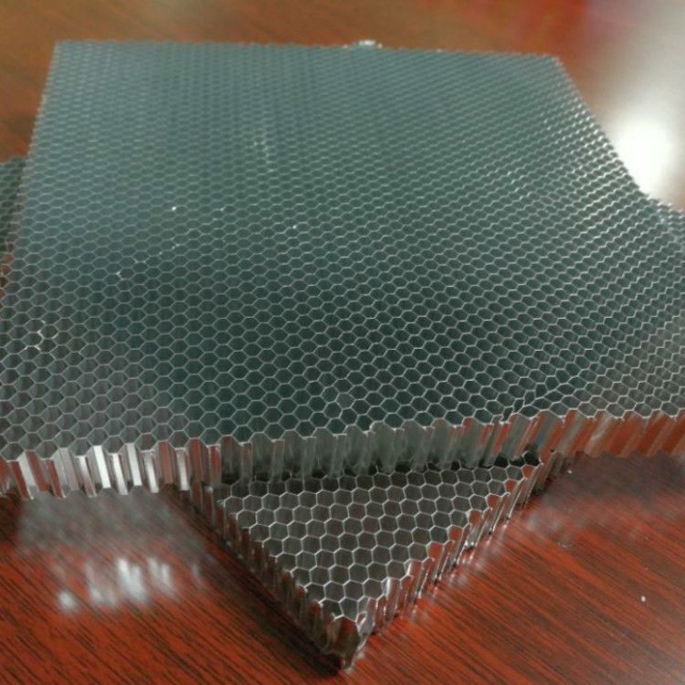 Maglia di alluminio di alluminio esteriore del favo del centro 10mm della griglia a nido d'ape della facciata AA5052